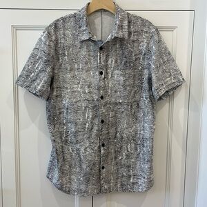 Lululemon Commission Short Sleeve Shirt—Great Fabric & Style—Like New Condition!